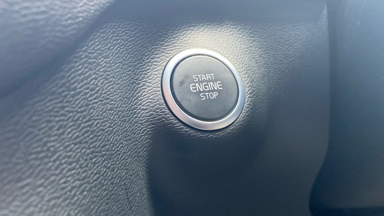 Volvo XC40 2.0 B3P Plus Dark 5dr Auto Petrol Estate